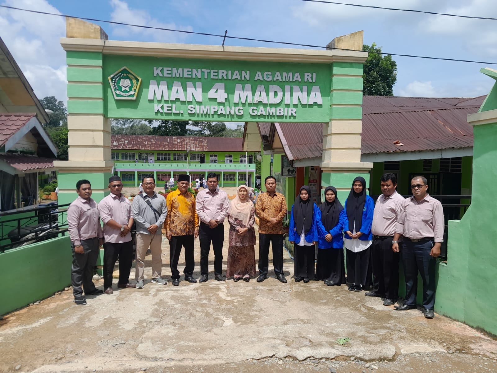 PENGANTARAN MAHASISWA PPL DAN MAGANG STAI YAPTIP PASAMAN BARAT KE MAN 4 MANDAILING NATAL